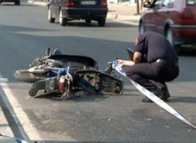 E FUNDIT/ Aksident në Korçë, “BMW” përplas motoristin e picave, plagoset RËNDË drejtuesi… (FOTO)