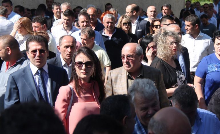 FOTOT/ Kuvendi i PD, të pranishëm edhe kritikët e Bashës, Mustafaj e Alizoti (nuk mungon as Sali Lushaj)