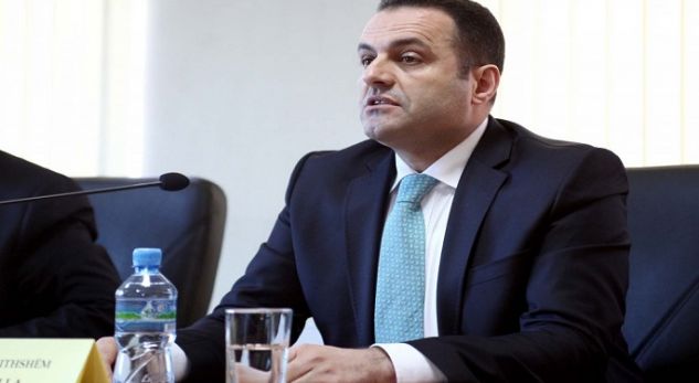 ZBULIMI/ Si pajisja portative e përgjimit të LLALLËS, “zboi” nga PD gjithë Komisionin e Ligjeve… (FOTOT)