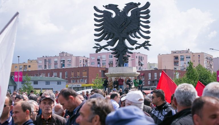 Çfarë pritet të ndodh NESËR/ Nga PROTESTA e opozitës së BASHKUAR, deri tek kërkesa për shtyrjen e seancës…