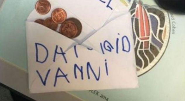 E TRISHTË/ Kursimet e 5 vjeçarit për luftën kundër kancerit, letra që po bën botën të qajë (FOTO)