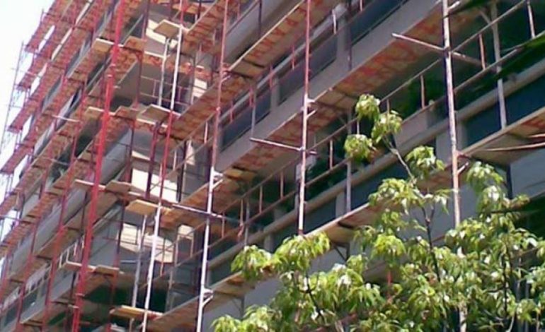 Punëtori RA nga pallati dhe humbi jetën/ Arrestohet drejtuesi teknik i firmës pas…