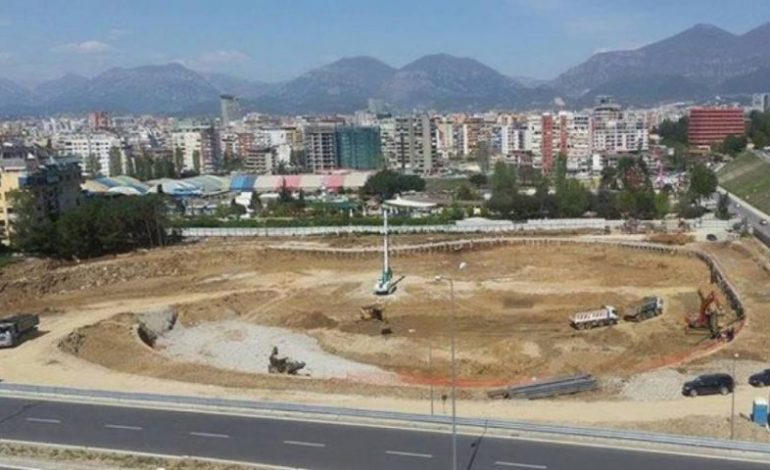 Bashkia e Tiranës denoncon Gjykatën Administrative: Lejoi ndërtimin e 5 pallateve 17-katëshe tek Diga e Liqenit Artificial