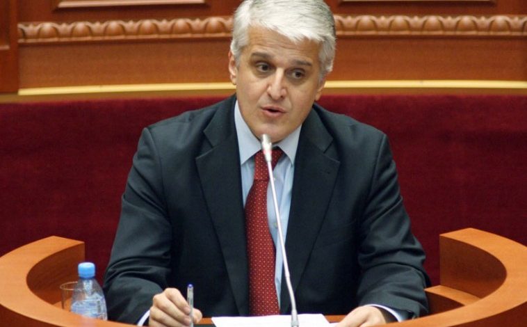 Tensione në Parlament: Ju rrëzua amendamenti për diasporën, Majko përplas karrigen dhe ikën nga Kuvendi