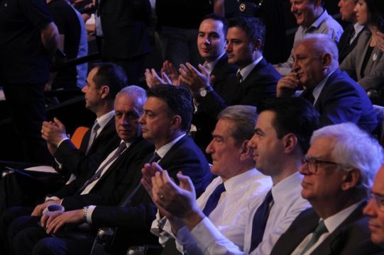 MIRATIMI I STATUTIT TË PD/ Nga “paterica” Berisha, tek “fëshkëllima” Selami, ja çfarë fitoi dhe humbi Basha sot