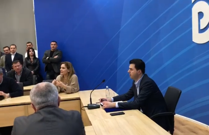MBLEDHJA PD-LSI/ Kryemadhi: Rama dje qau si frikacak! Duhet të ndajmë mendjen që…