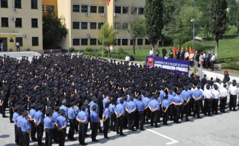 VETTINGU NË POLICI/ Nga nofka tek “veset”, pyetjet për 11 mijë efektivë që do të… (FORMULARI + FOTO)