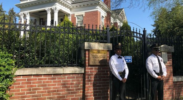 Policia amerikane hyn me forcë në konsullatën e përgjithshme ruse