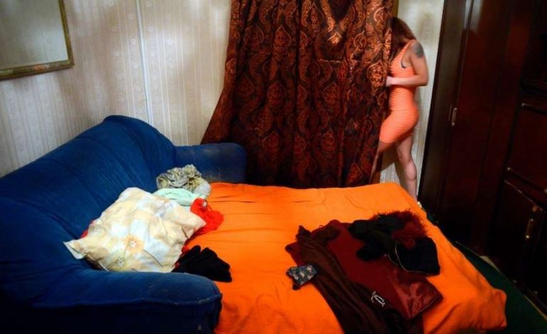 “Na jep para ose gruaja jote shikon videon e seksit”/ Arrestohet grupi SHQIPTAR i shantazhuesve që…