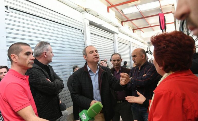 PD-LSI dhe “frika” prishin protestën, tregtarët e irrituar përzënë deputetët: Çfarë doni që vini këtu, ku ishit më parë ju?
