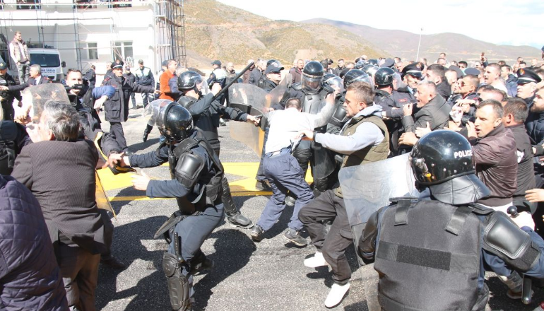 Personi me rekorde KRIMINALE në protestën në Kalimash/ Kush është Shinjaz Basha, i dënuar për krime seksuale dhe…(FOTO)