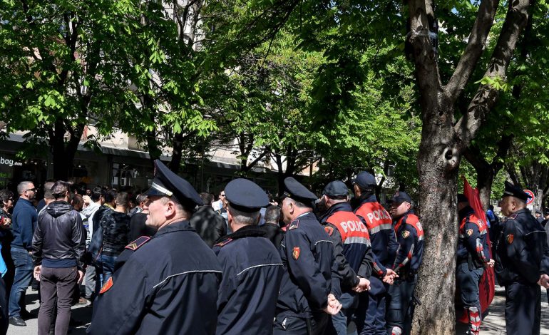 MOSBINDJA CIVILE/ Opozita bëhet gati për NESËR. Policia APEL: Distancohuni, protesta e paligjshme