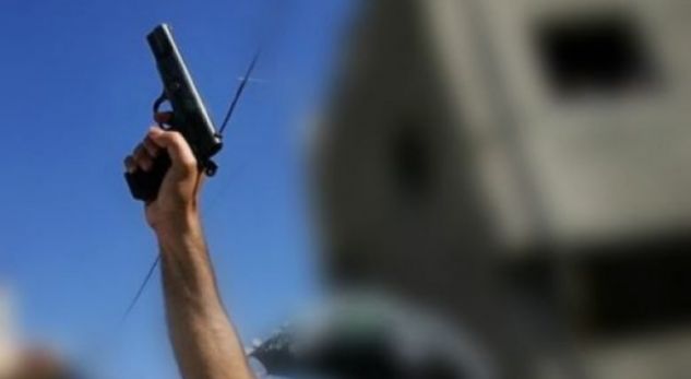 TRAGJEDI NË FAMILJEN SHQIPTARE/ Vdes 14-vjeçari, xhaxhai e qëlloi me armë gjatë festës dhe…