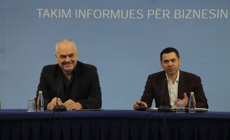 Rama ironizon Bashën e Kryemadhin: Ulje qepenash dhe goditje nga larg me çizme. Protesta e dështuar, por ju…