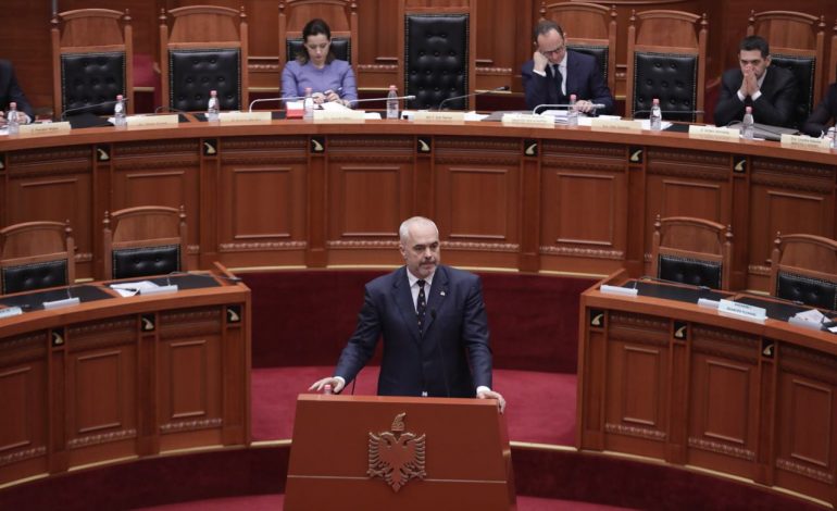 Reagon Rama pas protestës/ Zero taksa për biznesin e vogël. Futja e TVSH nuk rrit barrën e tyre, por…