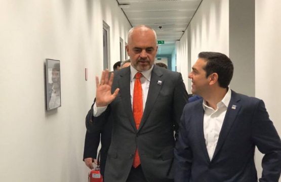 ARRITJA E MARRËVESHJES SË EMRIT/ Rama përgëzon Zaevin dhe Tciprasin: Sot Ballkani…