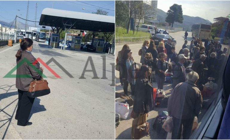 FESTA E PASHKEVE/ Fluks në doganën e Kakavijës, radhë të gjata, presin me orë për të kaluar kufirin (FOTO)