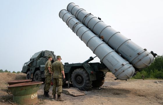 Rusia në “dilemë”: Të furnizojë ose jo Sirinë me sisteme raketore