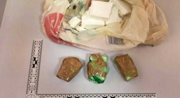 Shqiptari shkon për “pazar” në Itali… policia i gjen në qesen e djathit gjysëm kg kokainë