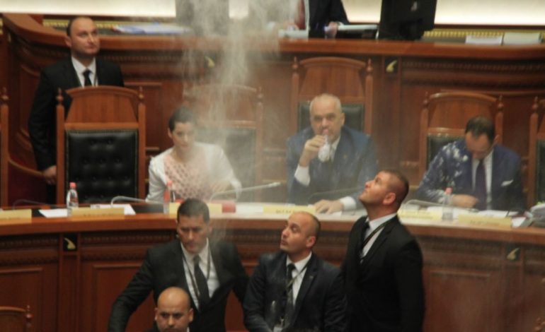SHERRET NË PARLAMENT/ Shqipëria e treta në botë, pas Ukrainës dhe Ugandës! (FOTO)