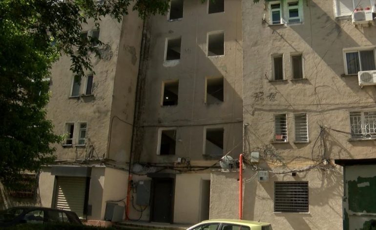 KRIMI MAKABËR/ Vrau gruan e dytë duke e COPËTUAR ME ÇEKIÇ. Vajzat e braktisin shkodranin që…