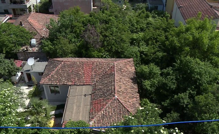 PRONAT/ Familja 25 vite në gjyqe. Shtëpia që nuk ekziston u hipotekua nga…