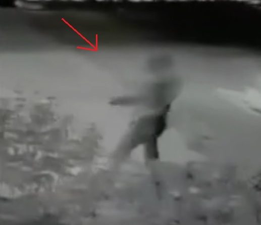 VIDEO-DOKUMENT/ Shqiptari qëllon me armë policinë greke, kamerat regjistruan gjithçka