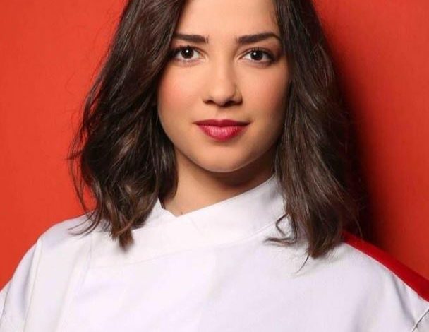 FOTO/ Njihuni me shqiptaren që po ‘çmend’ grekët, talent i rrallë në gatim