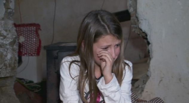 E TRISHTË/ 8-vjeçarja në skamje: S’kërkojmë kurrë çokollata, babi na i blen për ditëlindje… (VIDEO)