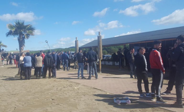 SKANDALI I TOKAVE NE BREGDET/ Tjetër protestë, këtë radhë në Kavajë: JO prishjes së ndërtimeve në Spille