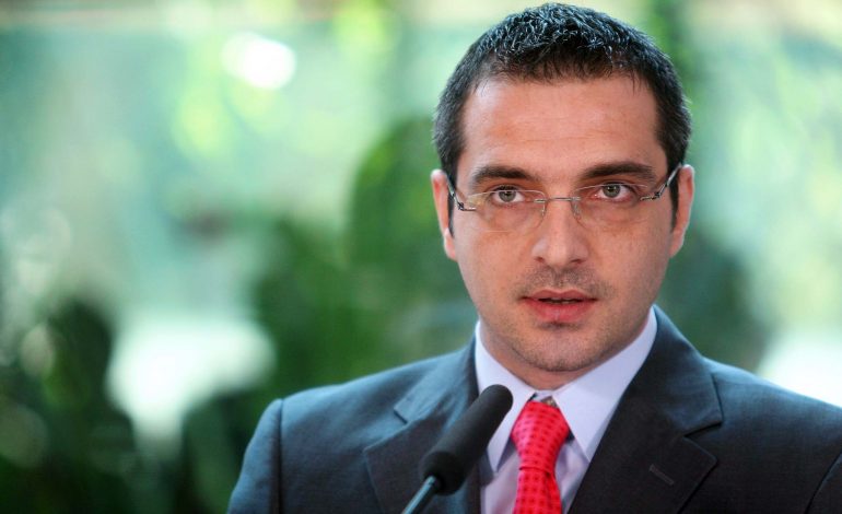 Pas kuvendit, Saimir Tahiri shkruan në Facebook: Kur gjyqin moral ta bën djalli! NUK i çoj mesazhe të koduara askujt