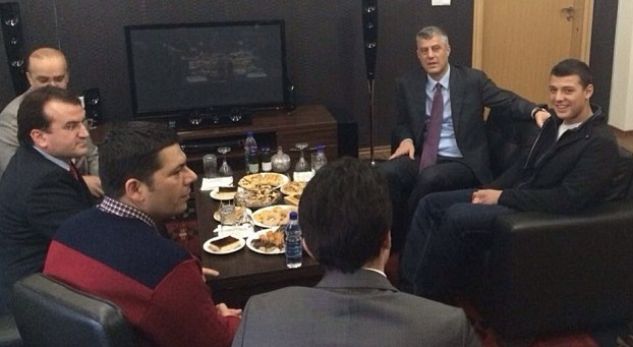 E DHIMBSHME/ Presidenti Thaci dëboi edhe një nga mësuesit e djalit të tij, që dikur e lavdëronte publikisht (FOTO)