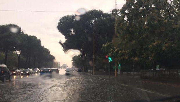 MOTI/ E premte 6 prill 2018: Mos harroni ÇADRAT! Reshjet dhe erërat e forta do… (FOTO)