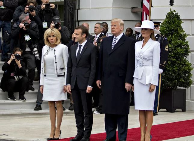 Vazhdojnë refuzimet e Melanie për Donald Trump/ Video e çiftit presidencial bëhet virale