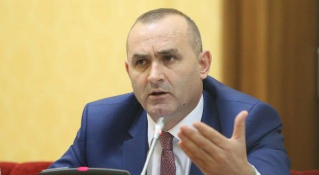 Ulsi Manja THIRRJE opozitës: Mos bëni gabimin e Berishës në 97’