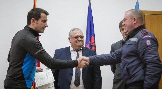 Certifikohen në Akademinë e Sigurisë 25 punonjësit e parë të Policisë Bashkiake