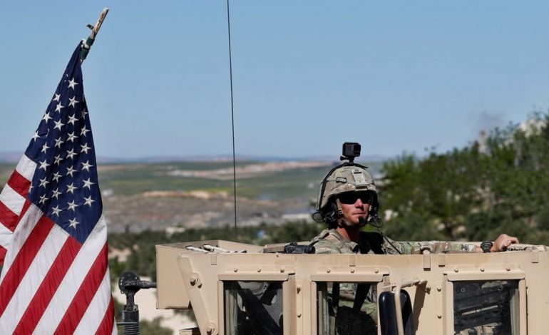 Ushtria amerikane mohon të ketë sulmuar një bazë ajrore në Siri