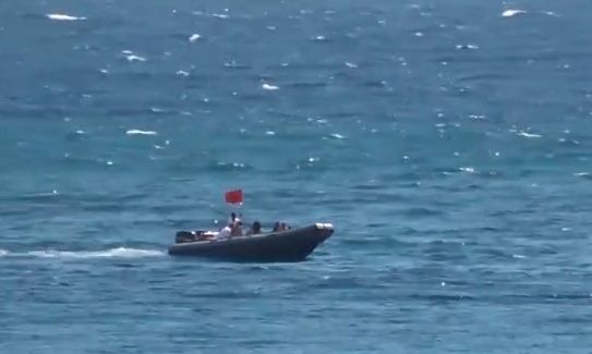 Policia kufitare i bën thirrje të ndalojnë, dy shqiptarët ia mbathin në territorin grek
