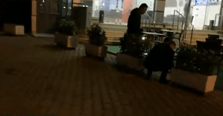 Plagosi me thikë KATËR PERSONA/ Arrestohet 39 vjeçari që në gjendje të DEHUR sulmoi… (EMRI)