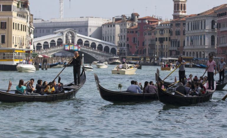 Gondola, ikona e Venecias në rrezik nga zhdukja. Brezi i ri humb interesin për ruajtjen e traditës