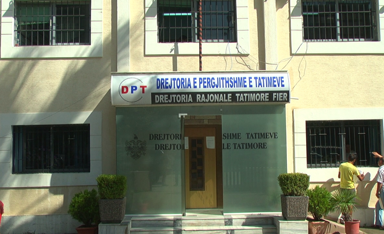 LAJM I FUNDIT/ Pezullohen katër zyrtarë të Drejtorisë së Taksave në Fier