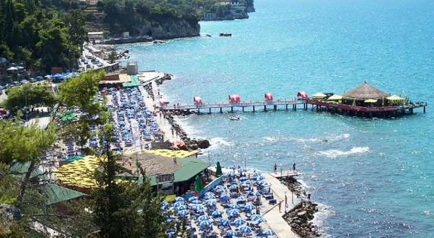 U NIS PËR PUSHIMET E VERËS/ 59-vjeçari kthehet i pajetë në Tiranë. Policia dyshon se…