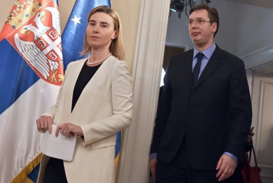 Vuçiç dhe Mogherini përplasen për Kosovën