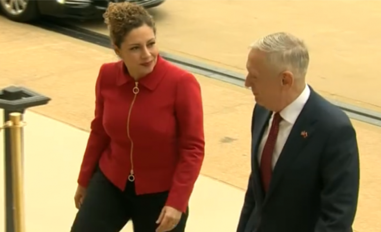 Ministrja Xhaçka, thirrje për praninë USHTARAKE të SHBA-së në Shqipëri