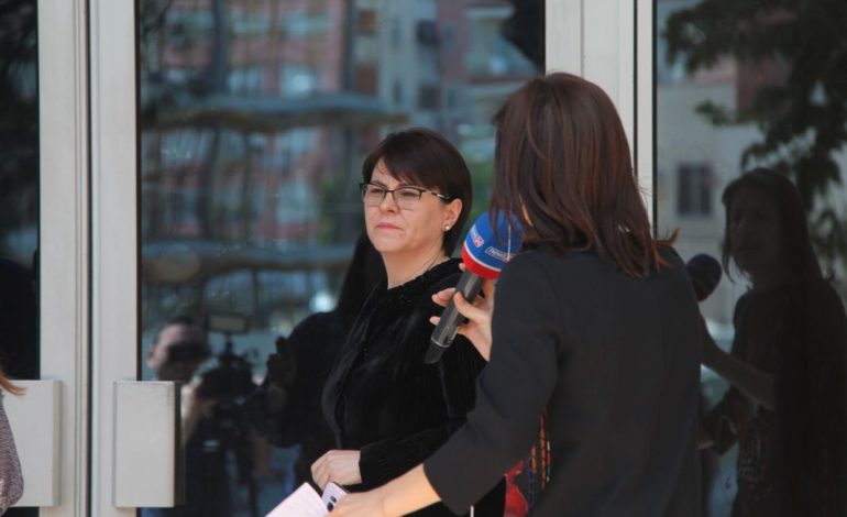 Dyshimet për gjyqtaren Altina Xhoxhaj, avokatja sqaron kush ia dhuroi apartamentin 100 m/2