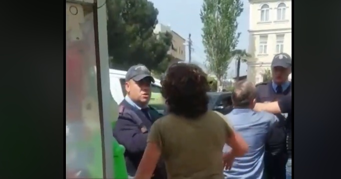I sekuestruan misrat që po piqte, zonja në Tiranë irritohet dhe qëllon ndaj policisë me… (VIDEO)