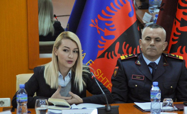 VETTINGU/ Zv.ministrja e Brendshme, në Korçë: Formularët brenda 5 majit, pa kosto shtesë