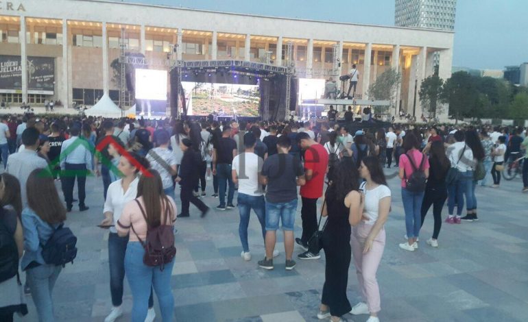 Koncert në Tiranë: “Bashkë me të rinjtë për Shqipërinë që punon”! (FOTOT)