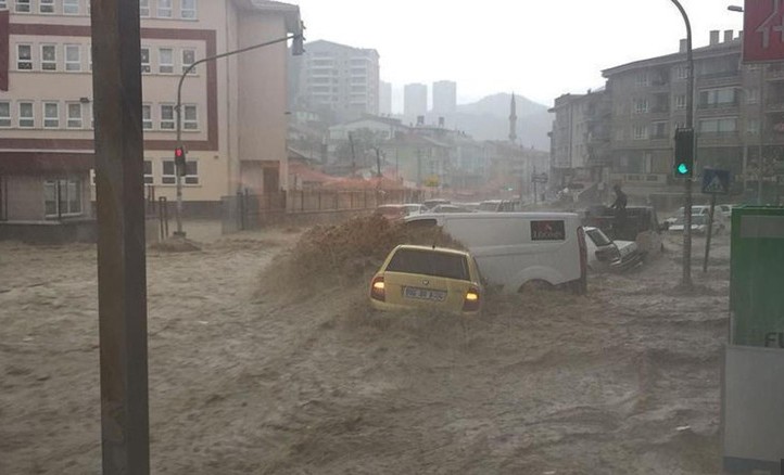DO TË TMERROHENI/ Ankaraja shndërrohet në Venecia për 9 minuta