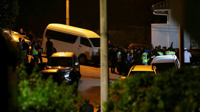 Malajzi/ Policia kontrroll në shtëpinë e ish-kryeministrit, akuzohet për korrupsion